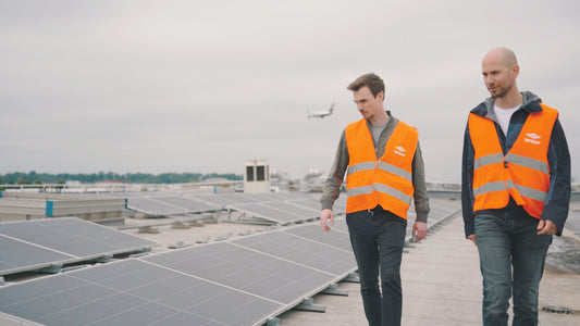 Flughafen Brüssel Charleroi: Blendarme PV für Lagerhalle