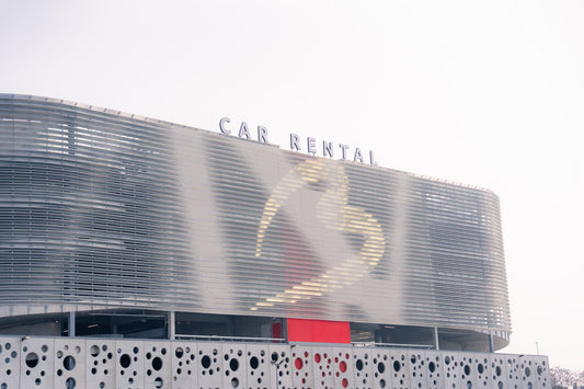 Blendfreie PV für das neue Parkhaus P30 am Flughafen Brüssel